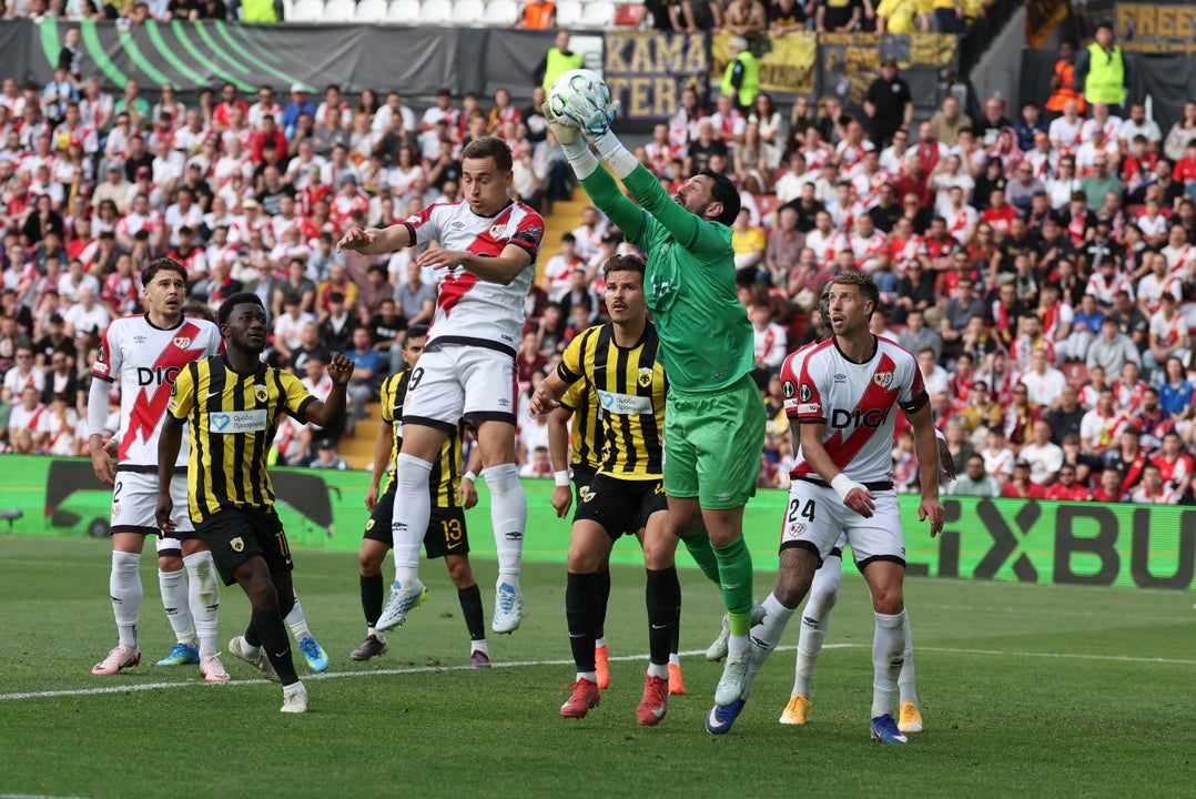 El Rayo Vallecano, ilusionado y precavido para hacer historia en Atenas El Rayo Vallecano, ilusionado y precavido para hacer historia en Atenas