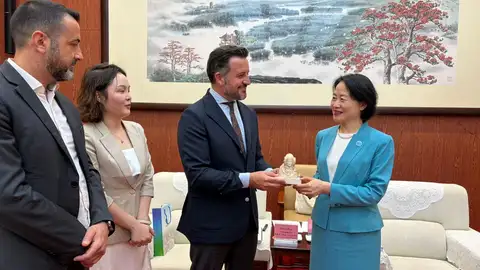 Una delegación institucional de Elche liderada por el alcalde Pablo Ruz está estos días en China. Una delegación institucional de Elche liderada por el alcalde Pablo Ruz está estos días en China.