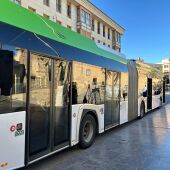 Uno de los autobuses articulados que se están probando en Elche.