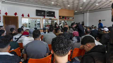 Almería será la única oficina de Andalucía para tramitar la regularización extraordinaria de extranjeros Almería será la única oficina de Andalucía para tramitar la regularización extraordinaria de extranjeros