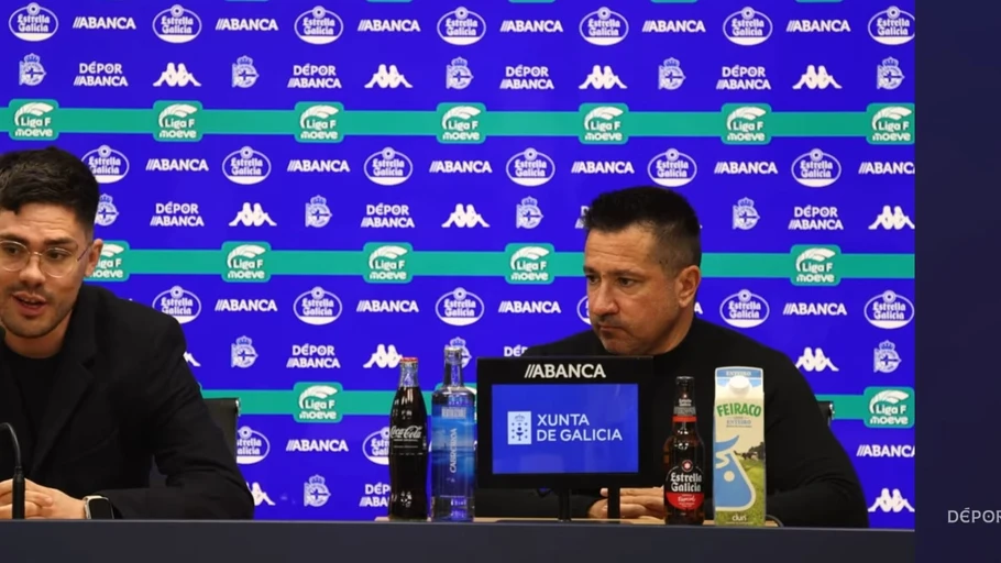 Kevin Cabado y Fran Alonso, en el adiós del entrenador madrileño al Deportivo Abanca