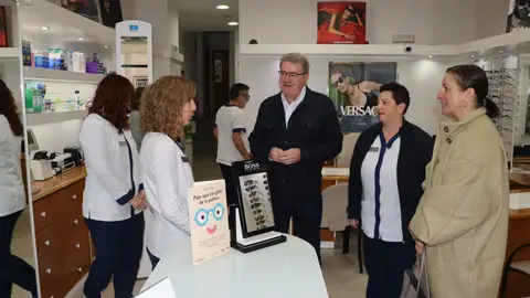 Manuel Pardo anima aos establecimientos comerciais a que adhiran á campaña Bono Comercio Manuel Pardo anima aos establecimientos comerciais a que adhiran á campaña Bono Comercio