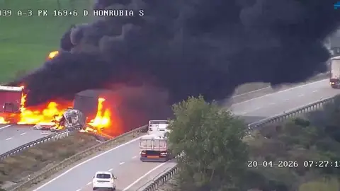 Cortada la A-3 tras una colisión entre dos camiones a la altura de Honrubia (Cuenca) Cortada la A-3 tras una colisión entre dos camiones a la altura de Honrubia (Cuenca)