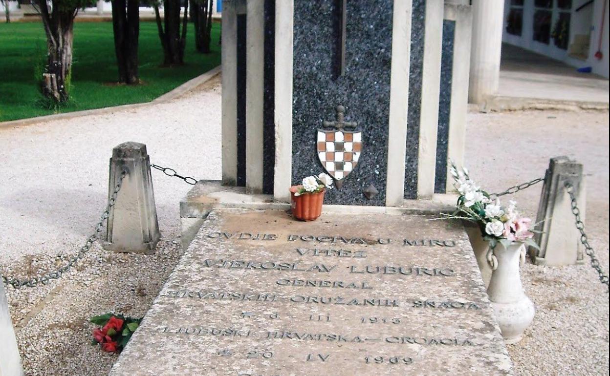 El Gobierno ordena retirar el escudo fascista de "El carnicero" del cementerio de Carcaixent El Gobierno ordena retirar el escudo fascista de "El carnicero" del cementerio de Carcaixent