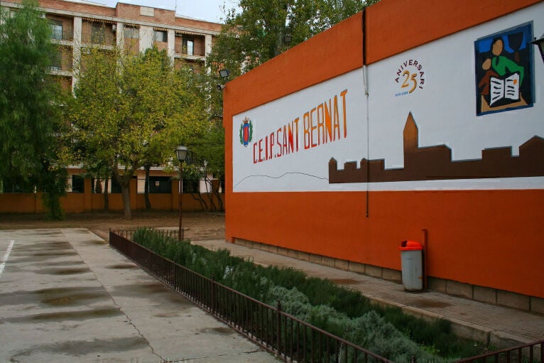 Compromís per Carlet pide al gobierno local que controle las colonias felinas ante la aparición de picaduras de garrapata en el colegio San Bernat Compromís per Carlet pide al gobierno local que controle las colonias felinas ante la aparición de picaduras de garrapata en el colegio San Bernat