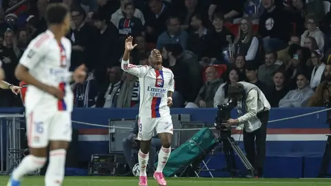 Endrick tumba al PSG y anima la pelea por la Ligue 1 Endrick tumba al PSG y anima la pelea por la Ligue 1