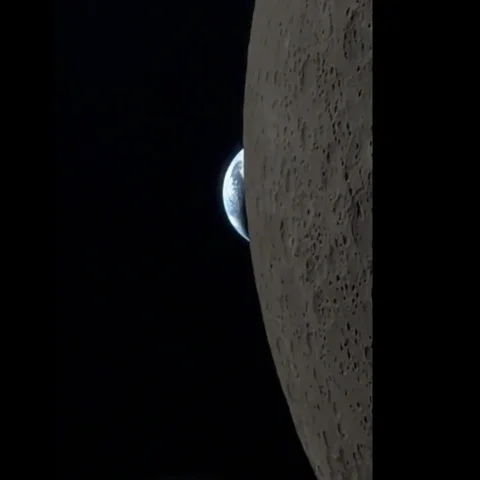 Captura del vídeo de la puesta de la Tierra desde la Luna, grabado durante la misión Artemis II.