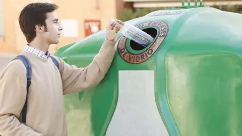 Un contenedor de reciclaje de vidrio Un contenedor de reciclaje de vidrio