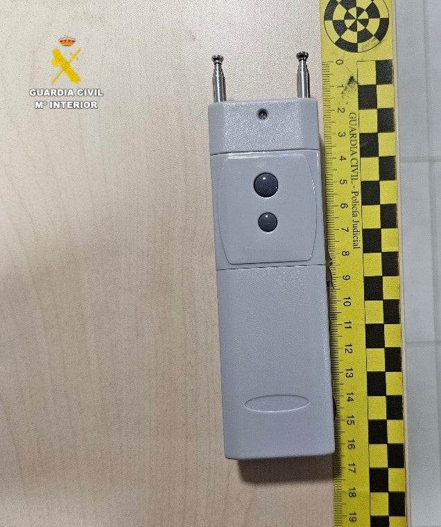 Detenidos dos hombres en Benicarló por robar en vehículos mediante inhibidores de señal Detenidos dos hombres en Benicarló por robar en vehículos mediante inhibidores de señal