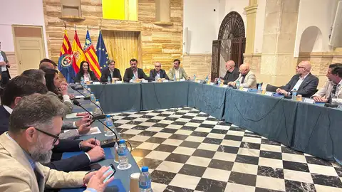 Reunión del alcalde de Elche con integrantes de la FOPA. Reunión del alcalde de Elche con integrantes de la FOPA.