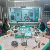 El gobierno de Santiago niega "turismofobia" mientras desde el PSOE alertan del descenso de pasajeros en el aeropuerto de Santiago y el PP acusa de "falta de una política turística coherente" en Raxoi El gobierno de Santiago niega "turismofobia" mientras desde el PSOE alertan del descenso de pasajeros en el aeropuerto de Santiago y el PP acusa de "falta de una política turística coherente" en Raxoi