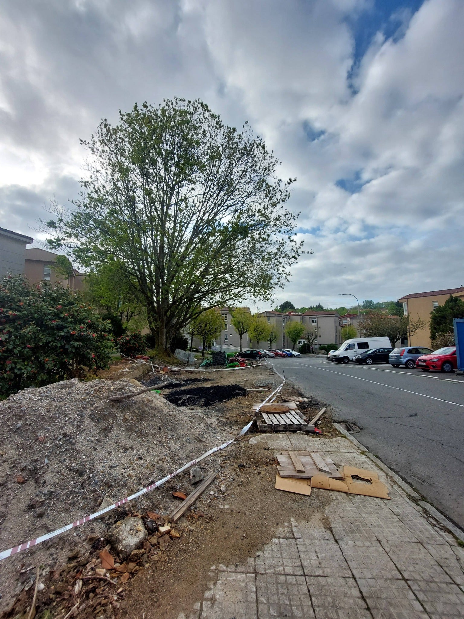 Vecinos de la rúa García Lorca lamentan la "falta de información" sobre las obras en la calle y advierten que "hay corredoiras mejores en Santiago que nuestra calle" Vecinos de la rúa García Lorca lamentan la "falta de información" sobre las obras en la calle y advierten que "hay corredoiras mejores en Santiago que nuestra calle"