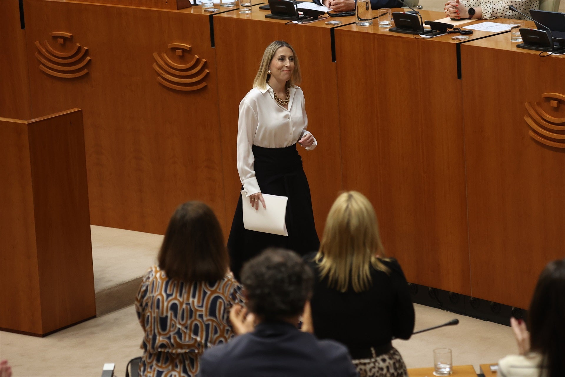 El PP y Vox chocan por sus diferentes visiones de la prioridad nacional: "Lo importante es lo que está firmado" El PP y Vox chocan por sus diferentes visiones de la prioridad nacional: "Lo importante es lo que está firmado"