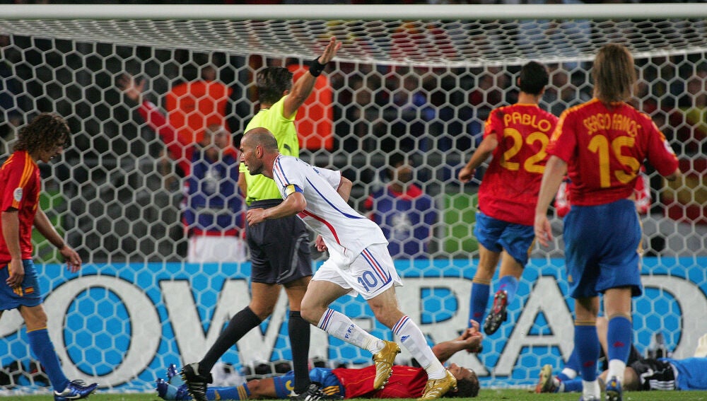 Zinedine Zidane, celebrando uno de los goles que eliminó a España en 2006.