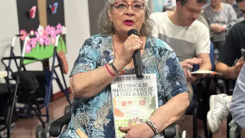 Jóvenes y mayores se unen para "cocinar" un nuevo libro de recetas Jóvenes y mayores se unen para "cocinar" un nuevo libro de recetas