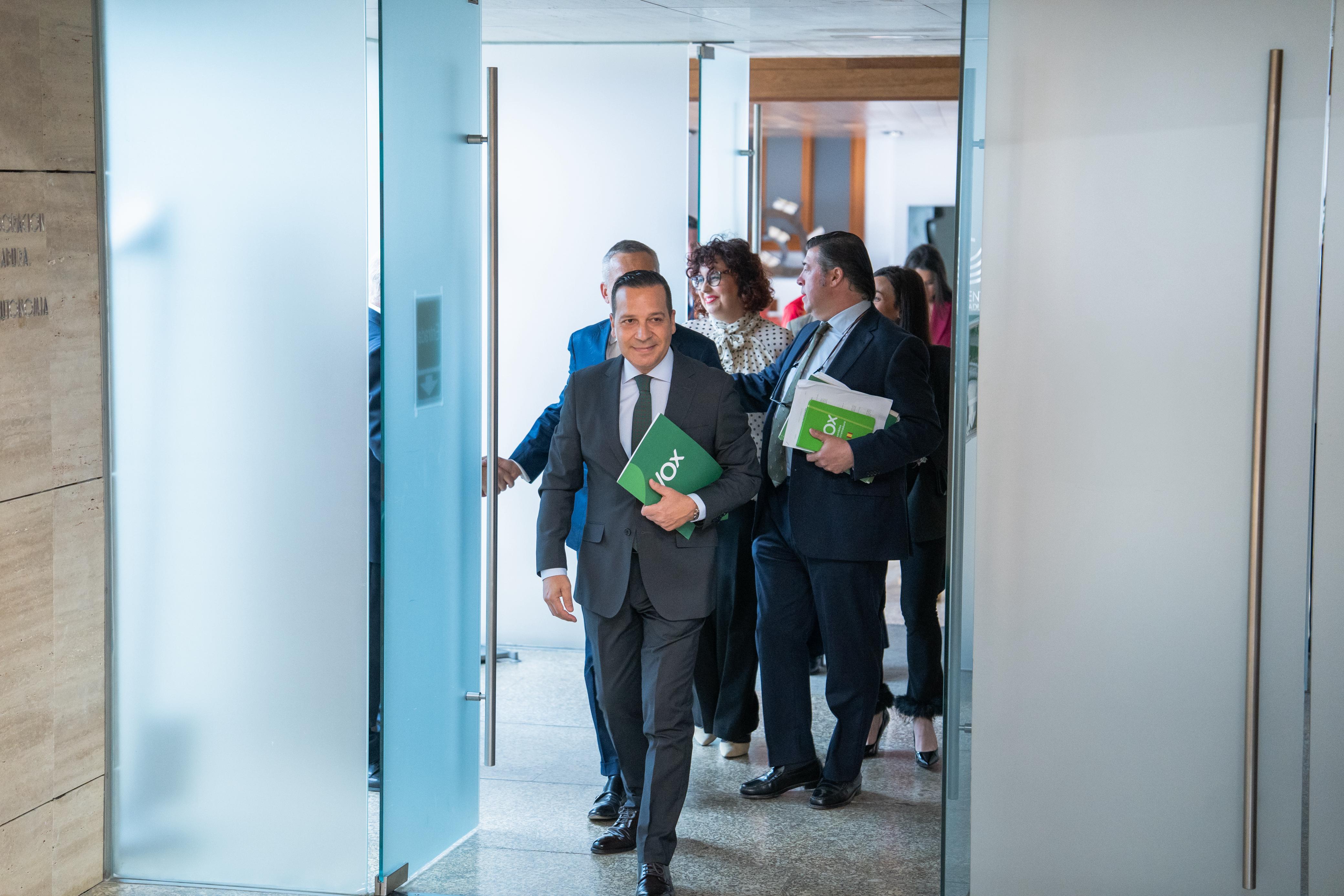 Vox recibe con "satisfacción" el discurso de Guardiola y dice que el acuerdo se cumplirá "en todos sus términos" Vox recibe con "satisfacción" el discurso de Guardiola y dice que el acuerdo se cumplirá "en todos sus términos"