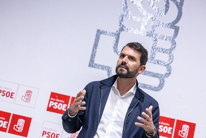 Sánchez Cotrina ve una "entrega absoluta" de Guardiola a Vox con "tintes de ultraderecha" en todo su discurso Sánchez Cotrina ve una "entrega absoluta" de Guardiola a Vox con "tintes de ultraderecha" en todo su discurso