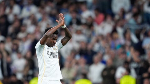 Vinicius pide perd&oacute;n al Bernab&eacute;u tras los pitos recibidos por la afici&oacute;n