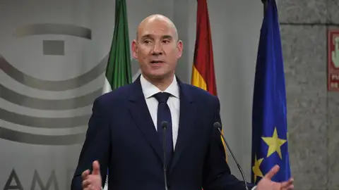 El PP remarca que el acuerdo con Vox está "inspirado" en el principio de "arraigo" pero también en la legalidad El PP remarca que el acuerdo con Vox está "inspirado" en el principio de "arraigo" pero también en la legalidad