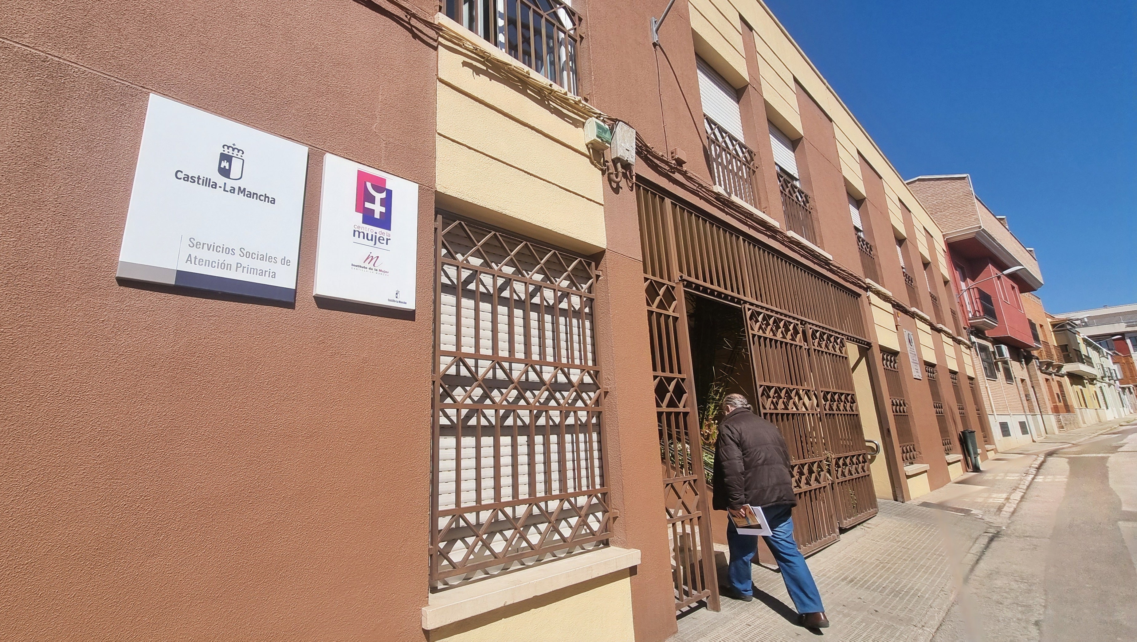 El Ayuntamiento de Valdepeñas ha recibido 80 solicitudes para la regularización de inmigrantes El Ayuntamiento de Valdepeñas ha recibido 80 solicitudes para la regularización de inmigrantes