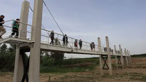 Una pasarela sobre el río Búrdalo en Torrefresneda mejora la seguridad de los peregrinos del Camino Mozárabe de Santiago Una pasarela sobre el río Búrdalo en Torrefresneda mejora la seguridad de los peregrinos del Camino Mozárabe de Santiago