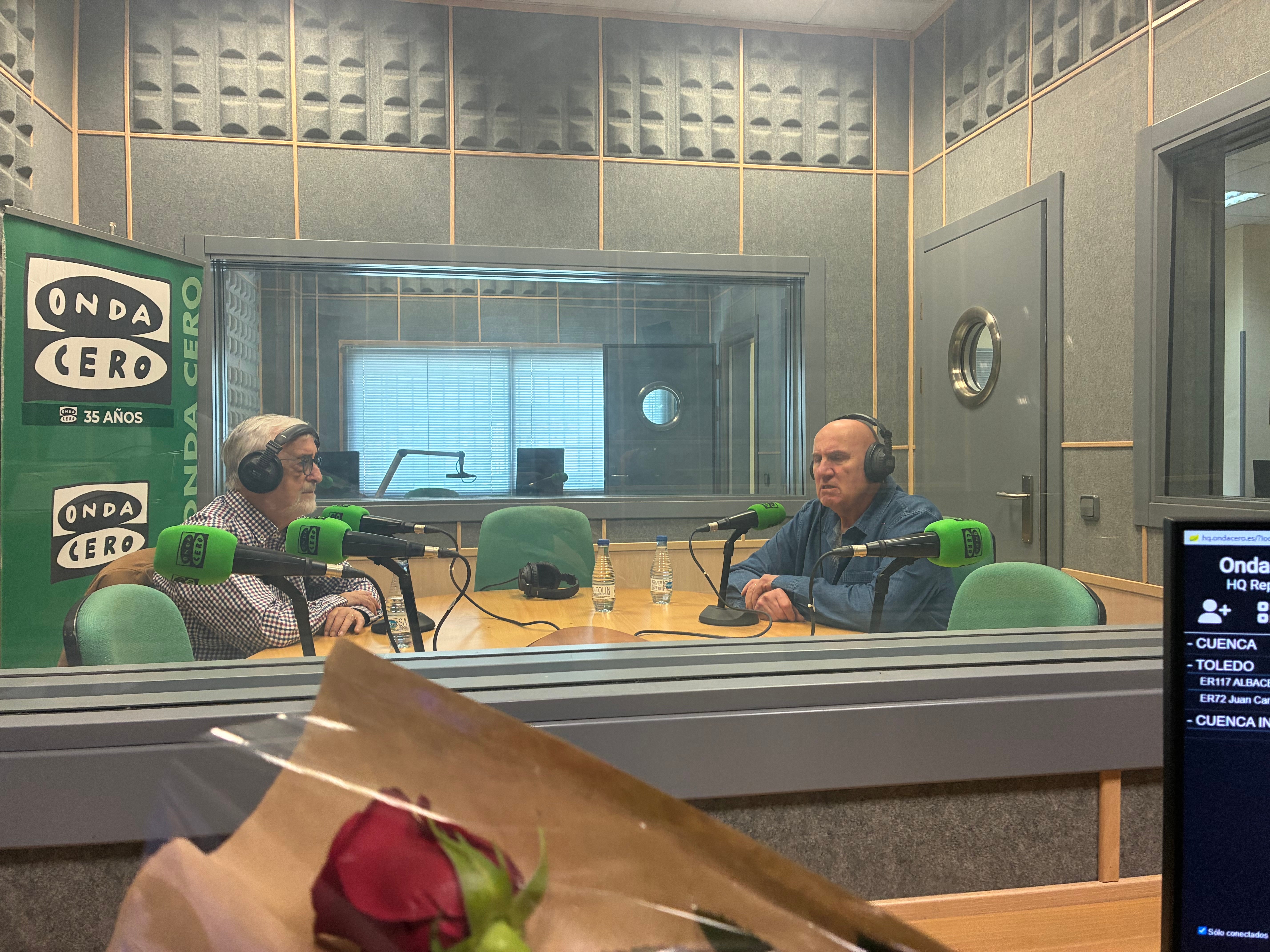 Día del libro y homenaje a Raúl del Pozo, en la tertulia de los jueves en Más de uno Cuenca Día del libro y homenaje a Raúl del Pozo, en la tertulia de los jueves en Más de uno Cuenca