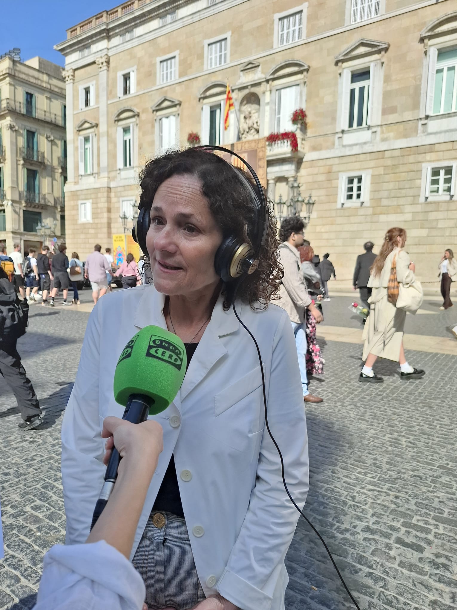 Sònia Hernández, consellera de Cultura, defiende el valor de Sant Jordi: "La lectura nos hace mejores y más críticos" Sònia Hernández, consellera de Cultura, defiende el valor de Sant Jordi: "La lectura nos hace mejores y más críticos"