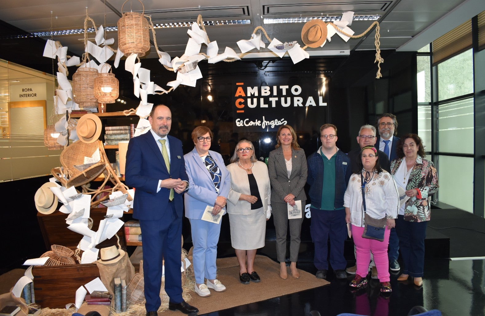 Lectura continuada de Los viajes de Gulliver centra el Día del Libro en El Corte Inglés de Castellón Lectura continuada de Los viajes de Gulliver centra el Día del Libro en El Corte Inglés de Castellón