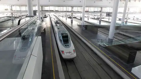 Imagen de archivo de un tren AVE. Imagen de archivo de un tren AVE.