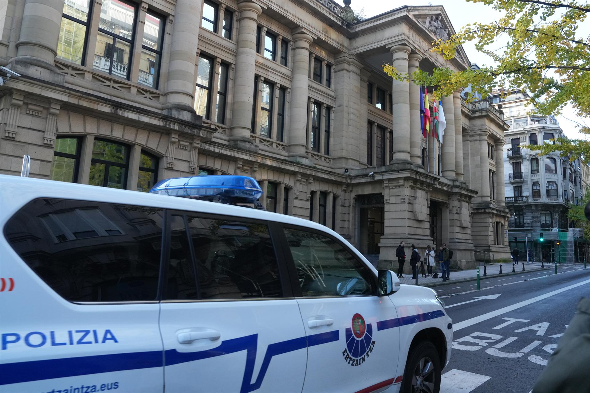 Condenado a 4 años y medio de cárcel el profesor acusado de ofrecerse como 'sugar daddy' a alumnas menores en Gipuzkoa Condenado a 4 años y medio de cárcel el profesor acusado de ofrecerse como 'sugar daddy' a alumnas menores en Gipuzkoa