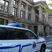 Patrulla junto a la Audiencia de Gipuzkoa Patrulla junto a la Audiencia de Gipuzkoa