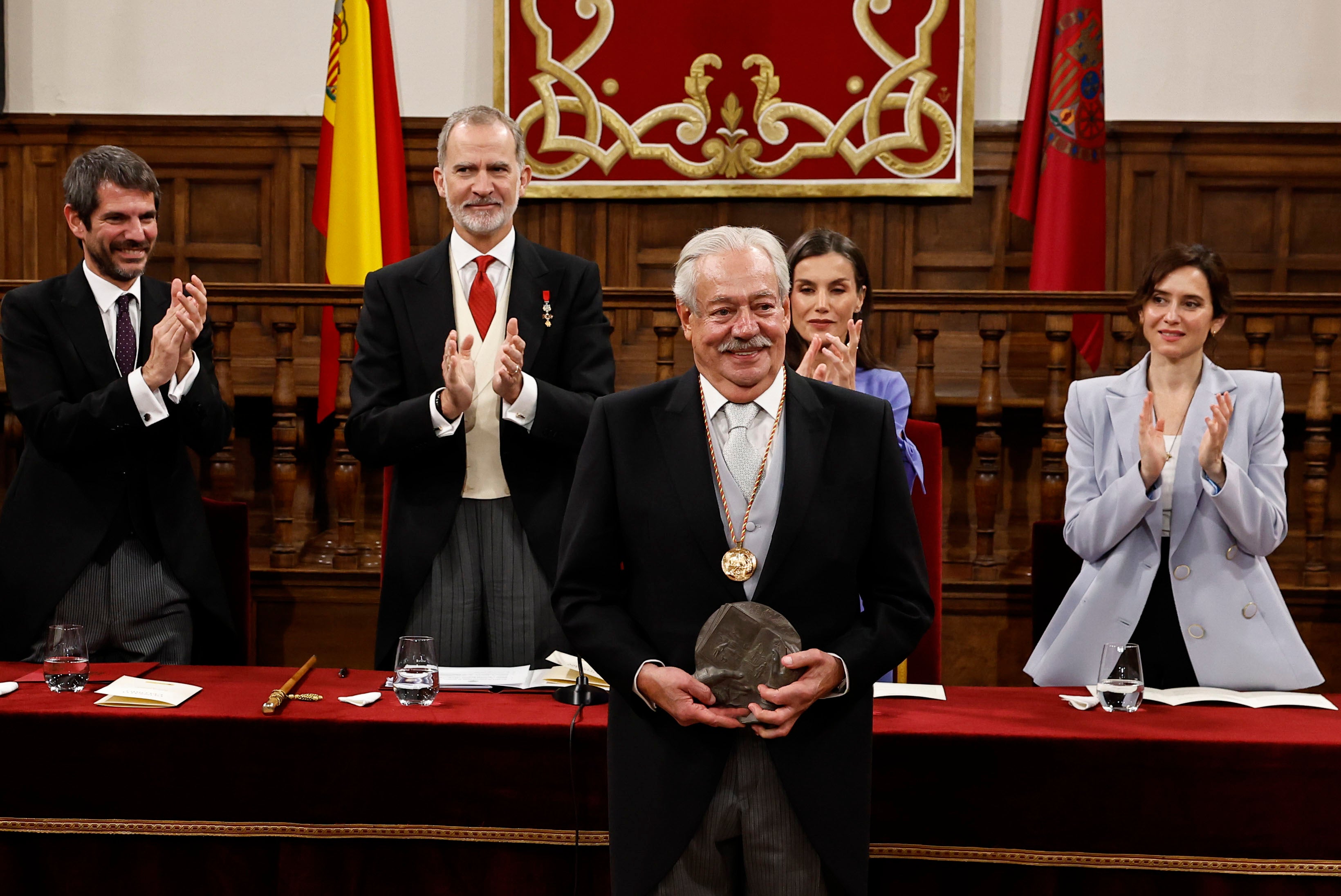 Los reyes entregan el Premio Cervantes al escritor mexicano Gonzalo Celorio Los reyes entregan el Premio Cervantes al escritor mexicano Gonzalo Celorio