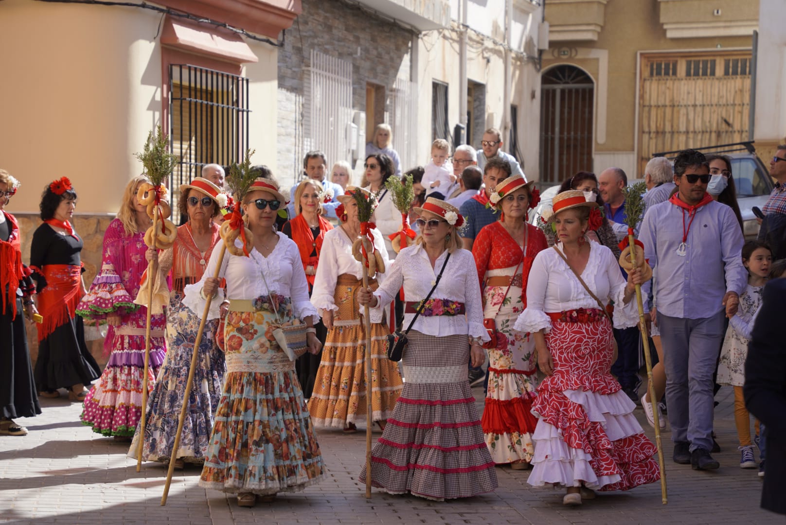 Adra se rinde a San Marcos: fe, caballos y el aroma de miles de rosquillas bendecidas Adra se rinde a San Marcos: fe, caballos y el aroma de miles de rosquillas bendecidas
