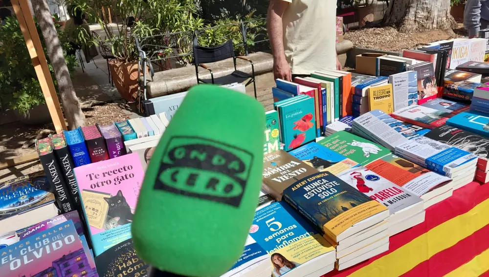 Onda Cero se cuela en el Día de Sant Jordi Onda Cero se cuela en el Día de Sant Jordi