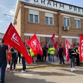 En Manzanares concentración de los trabajadores de Brahm para exigir mejoras salariales