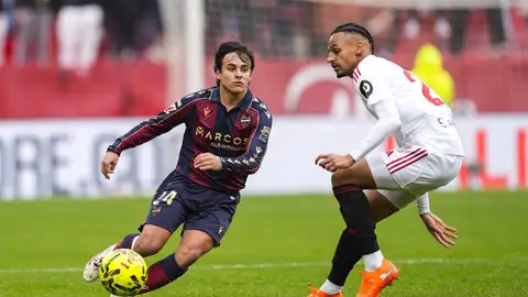 Carlos Álvarez durante el partido de ida en el Ramón Sánchez-Pizjuán. Carlos Álvarez durante el partido de ida en el Ramón Sánchez-Pizjuán.
