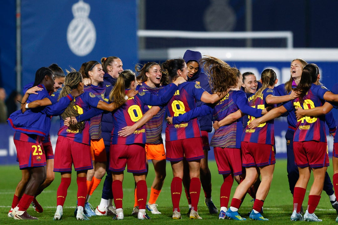 El Barcelona golea en el derbi para conquistar su undécima Liga El Barcelona golea en el derbi para conquistar su undécima Liga