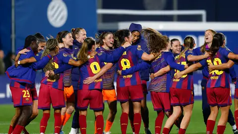 El Barcelona golea en el derbi para conquistar su undécima Liga El Barcelona golea en el derbi para conquistar su undécima Liga