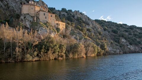 Rio Duero y Ermita de San Saturio_Soria