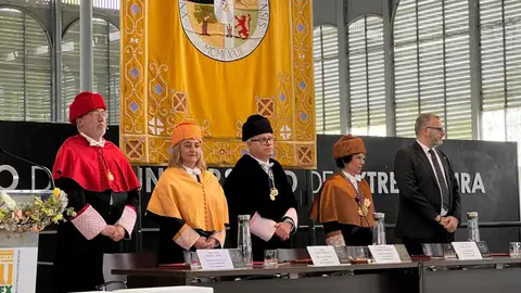 La Universidad de Extremadura reivindica su "papel estratégico" y apuesta por una "financiación estable" La Universidad de Extremadura reivindica su "papel estratégico" y apuesta por una "financiación estable"