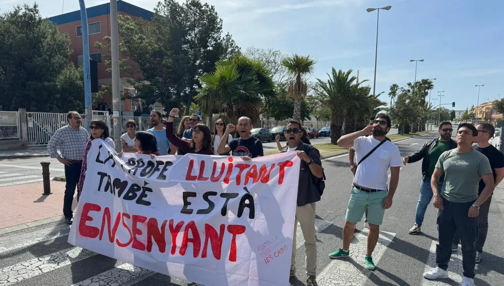 Los profesores protestan por la falta de espacio Los profesores protestan por la falta de espacio