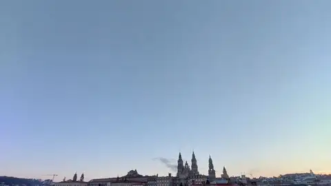 La alcaldesa de Santiago califica de "muy buena noticia" aunque "llega tarde" la declaración de zona tensionada para Compostela La alcaldesa de Santiago califica de "muy buena noticia" aunque "llega tarde" la declaración de zona tensionada para Compostela