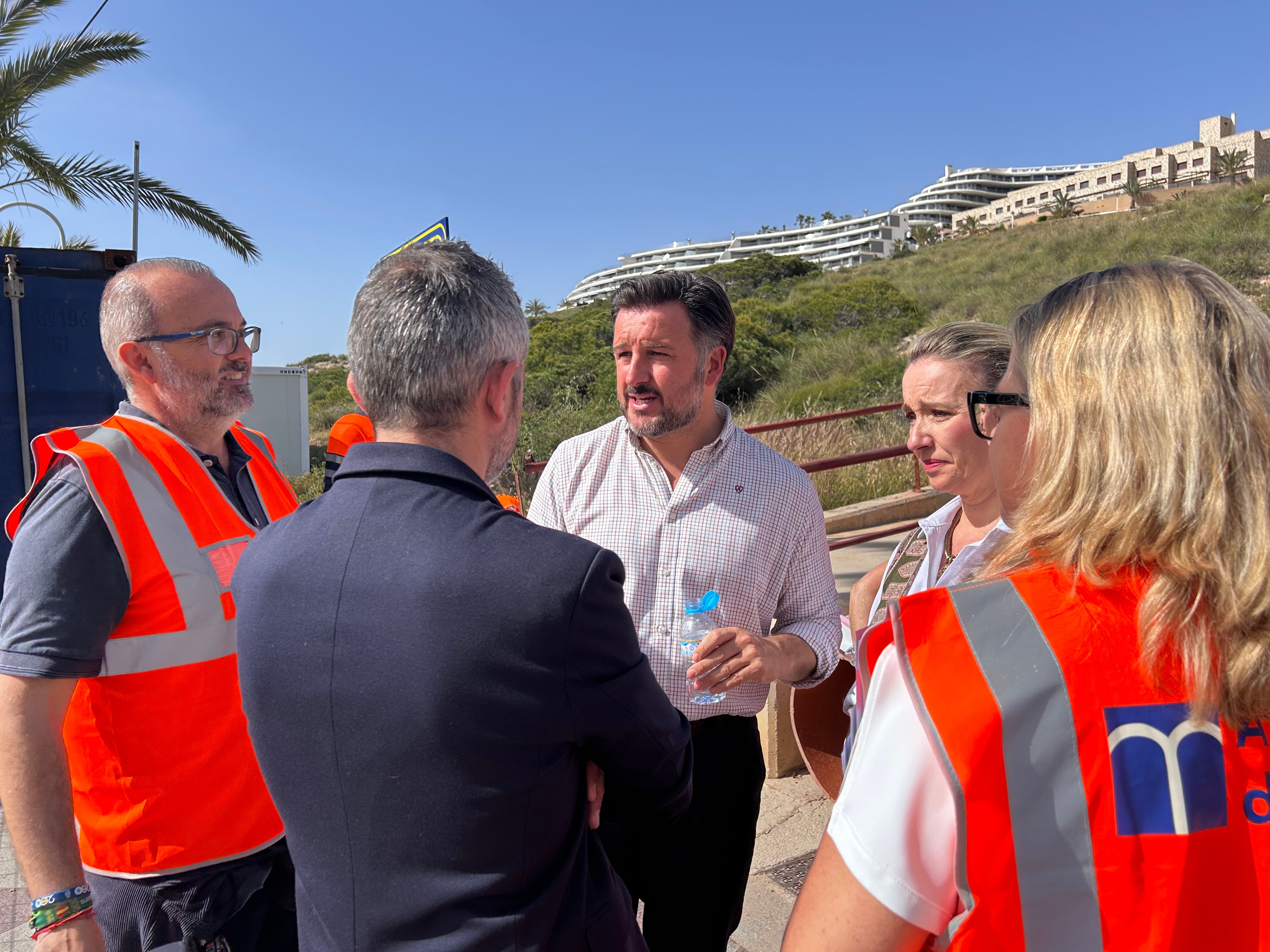El alcalde de Elche cesa al pedáneo de Los Arenales del Sol tras una denuncia por presunto acoso sexual contra él El alcalde de Elche cesa al pedáneo de Los Arenales del Sol tras una denuncia por presunto acoso sexual contra él
