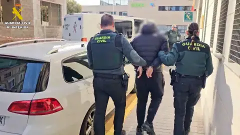 Traslado de los detenidos en la operación. Traslado de los detenidos en la operación.