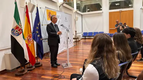 Quintana advierte al nuevo ejecutivo de Guardiola que el Gobierno será "inflexible" con el cumplimiento de las leyes Quintana advierte al nuevo ejecutivo de Guardiola que el Gobierno será "inflexible" con el cumplimiento de las leyes