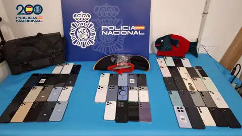 La Policía Nacional recupera 56 teléfonos móviles que fueron robados durante el Carnaval de Tenerife La Policía Nacional recupera 56 teléfonos móviles que fueron robados durante el Carnaval de Tenerife