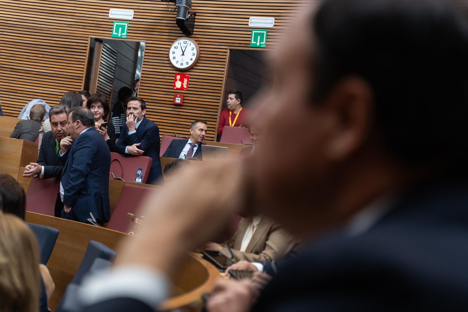 Vox registra en Les Corts la iniciativa sobre la "prioridad nacional" y la ministra Morant responde: "Tendrán al Gobierno enfrente" Vox registra en Les Corts la iniciativa sobre la "prioridad nacional" y la ministra Morant responde: "Tendrán al Gobierno enfrente"