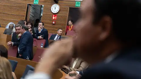 Archivo - El síndic de Vox, José María Llanos (i), durante el debate de investidura de Juanfran Pérez Llorca como nuevo president de la Generalitat, en Les Corts. Archivo - El síndic de Vox, José María Llanos (i), durante el debate de investidura de Juanfran Pérez Llorca como nuevo president de la Generalitat, en Les Corts.