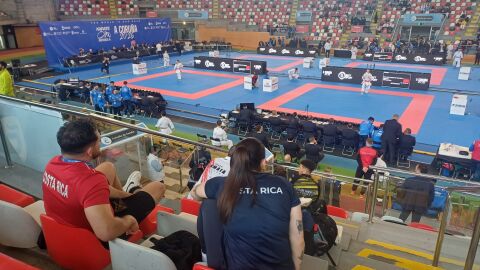 Sergio y Kylie, representantes de Costa Rica en la competición de kárate en el Palacio de los Deportes de Riazor Sergio y Kylie, representantes de Costa Rica en la competición de kárate en el Palacio de los Deportes de Riazor