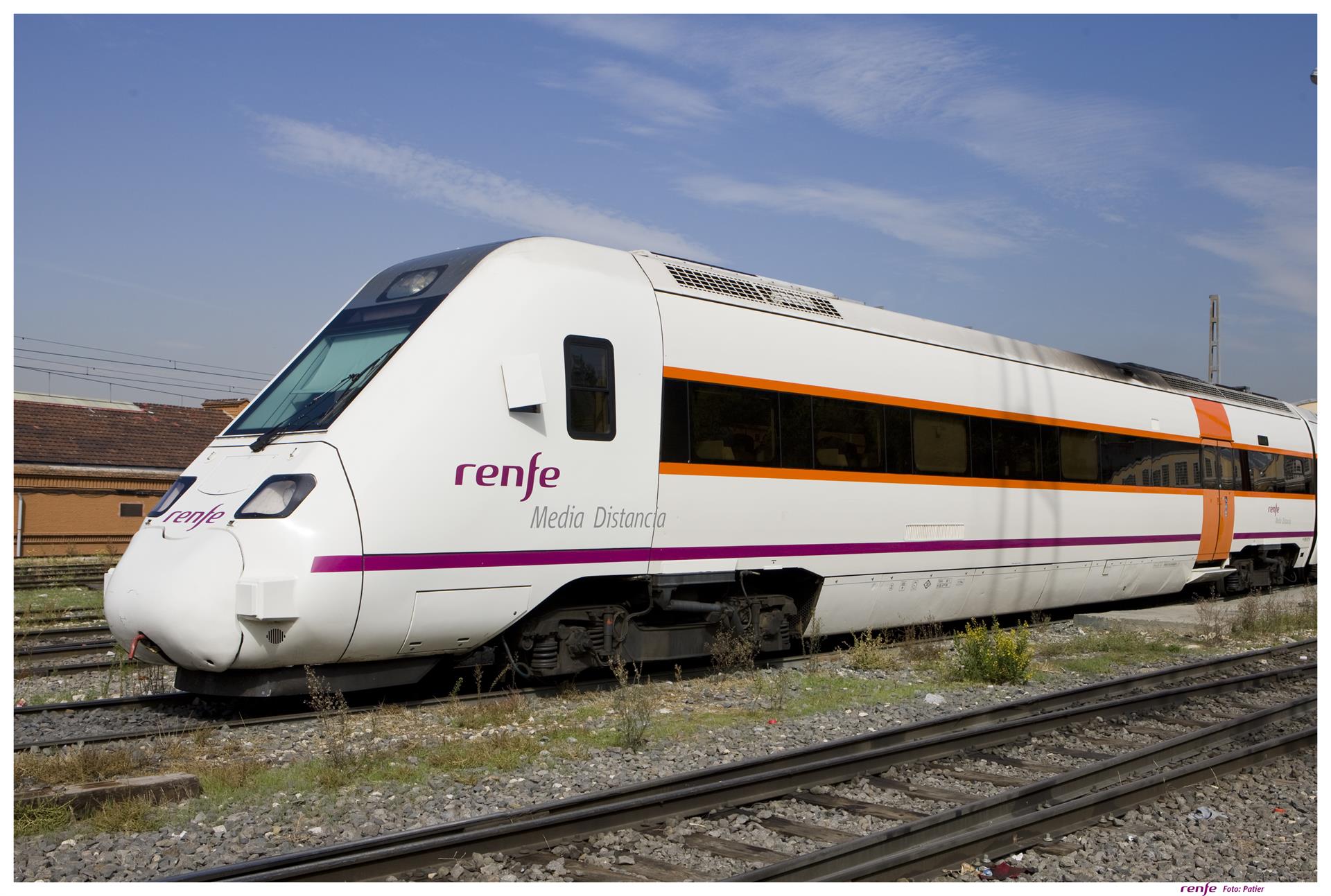 Renfe reajusta los horarios en Extremadura para minimizar la afectación por limitaciones de velocidad y obras de Adif Renfe reajusta los horarios en Extremadura para minimizar la afectación por limitaciones de velocidad y obras de Adif
